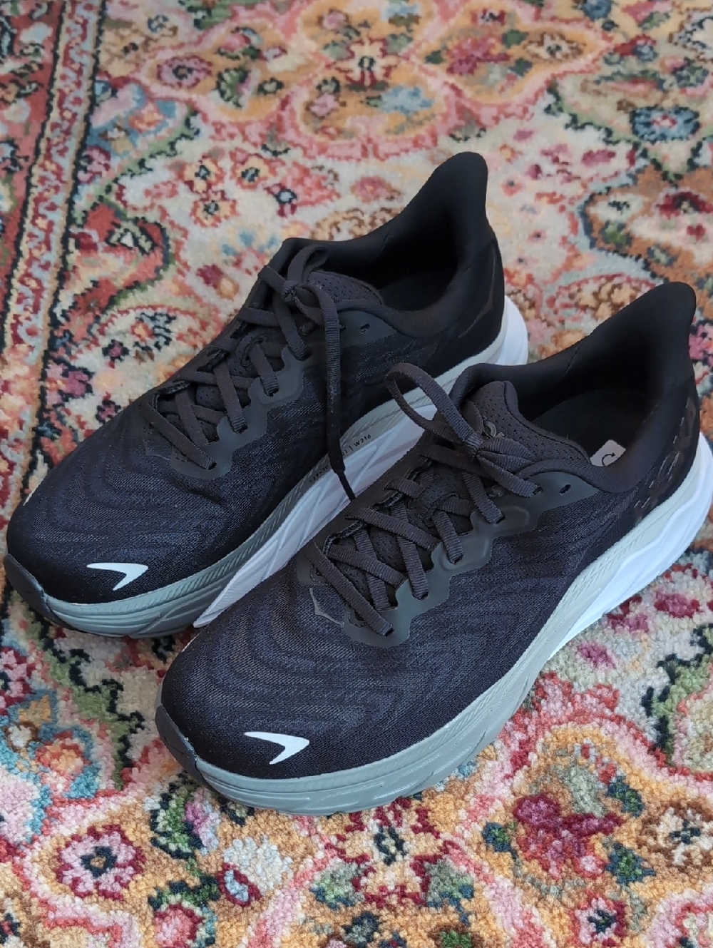 Hoka Arahi 6 Wide Sneakers